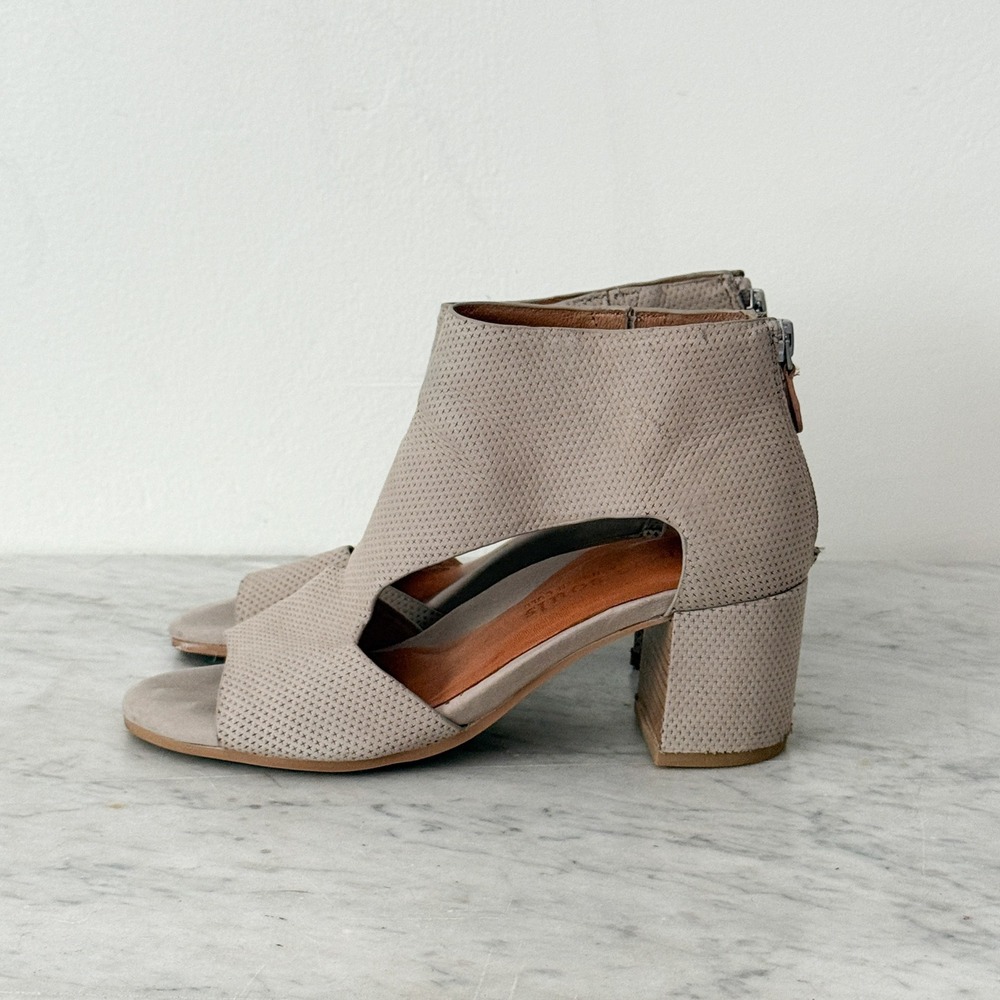 Gentle Souls Kenneth Cole Perforated Block Heel Sandals 7M Taupe Suede Cutout